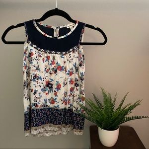 🪴3/$15 Navy blue and cream detailed flower tank